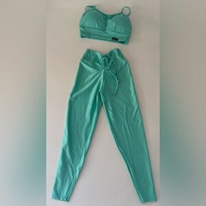 Anne Fitness Brazil Ribbed Teal Matching Set Ruched Leggings & Sports Bra